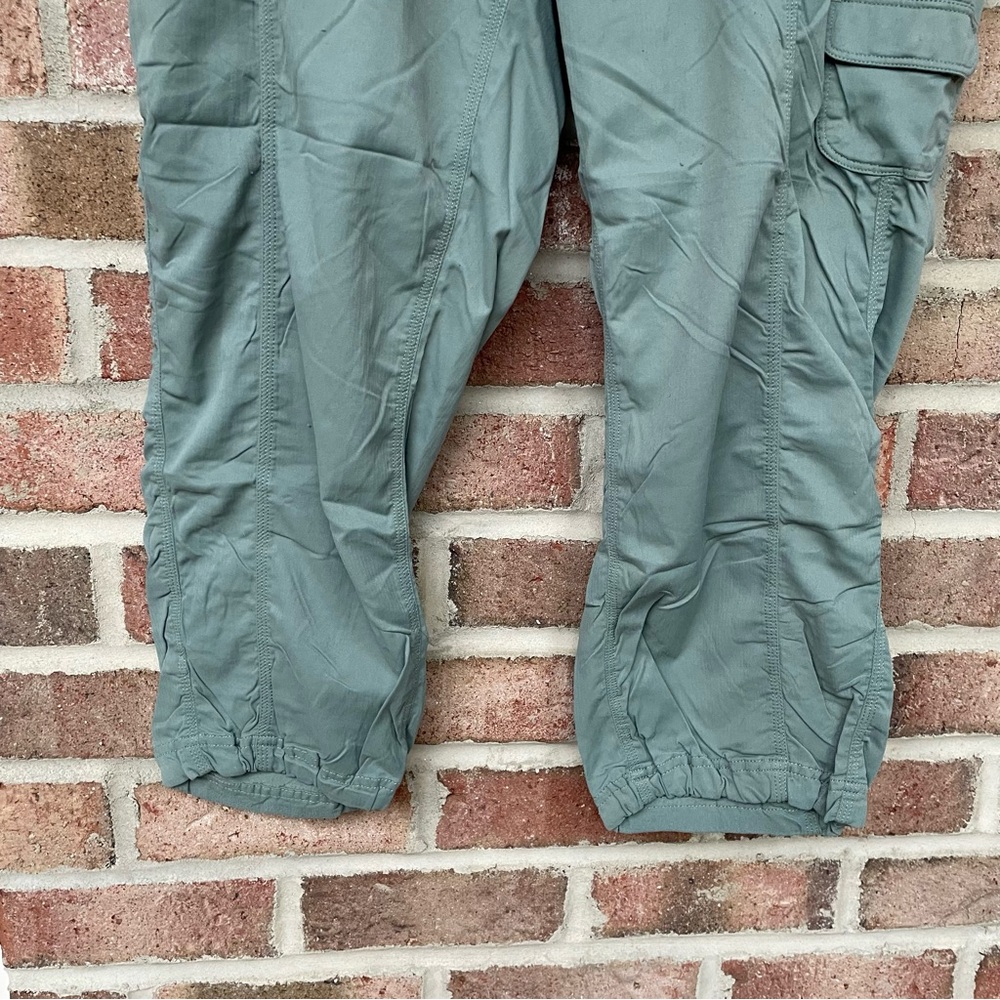 North Face sage green lightweight active capri pants Women Large - Picture 2 of 13